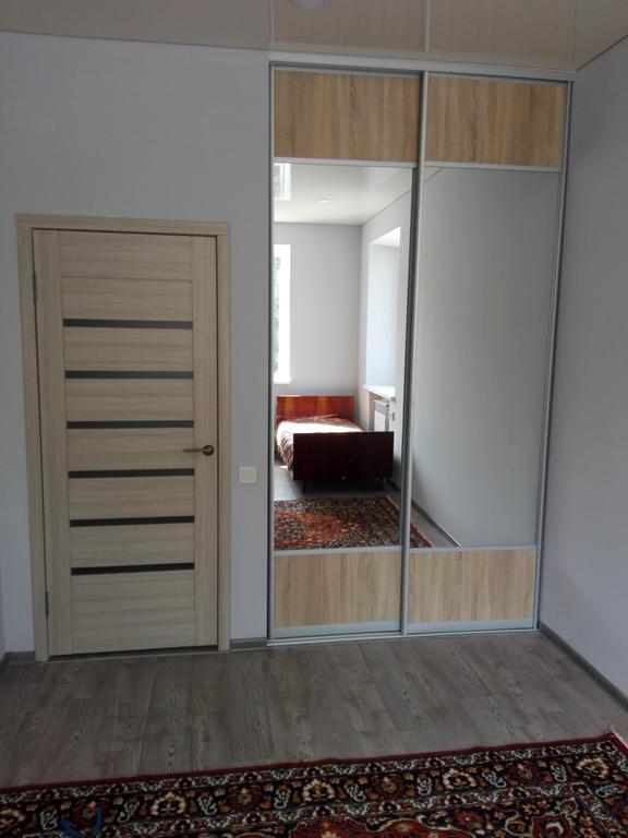 Apartment On Kryvorizhstal Street 35-24 Kryvyj Rih Eksteriør billede
