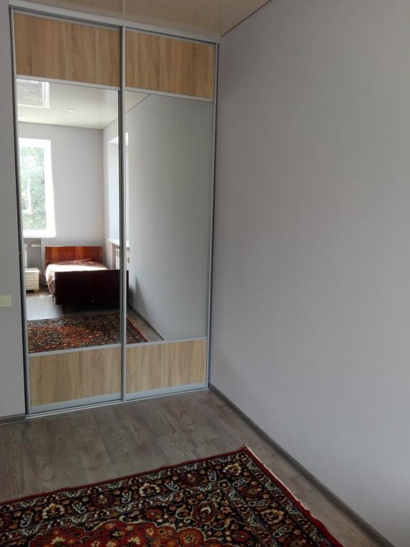 Apartment On Kryvorizhstal Street 35-24 Kryvyj Rih Eksteriør billede