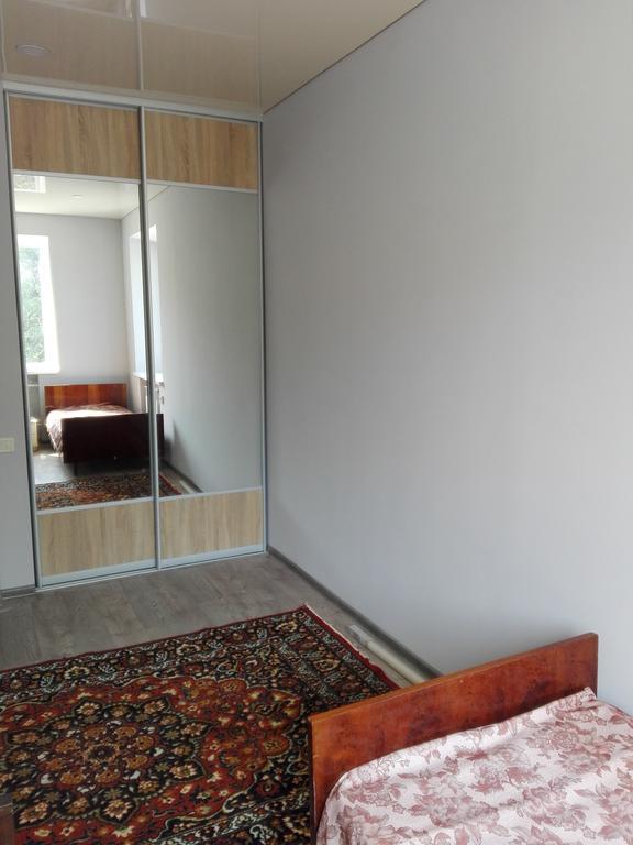 Apartment On Kryvorizhstal Street 35-24 Kryvyj Rih Eksteriør billede